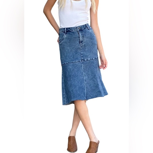 WASH LAB - DenimBlue Washed 
Trumpet Skirt with Slit in the  back  | Size 31 - Picture 2 of 10